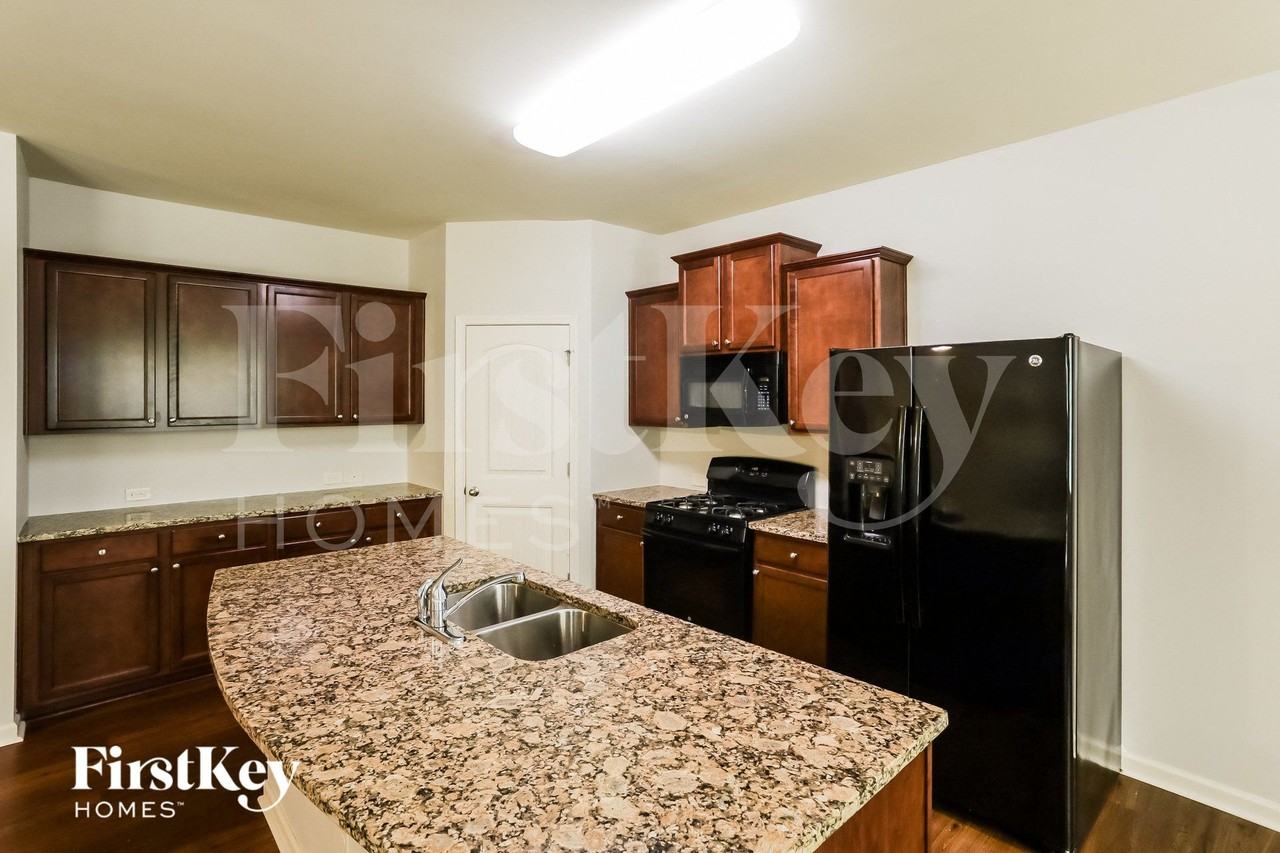 7768 Old Thyme Rd - Photo 5 of 15