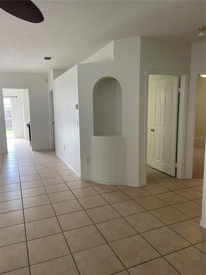 2482 Sagemont Dr - Photo 4 of 16
