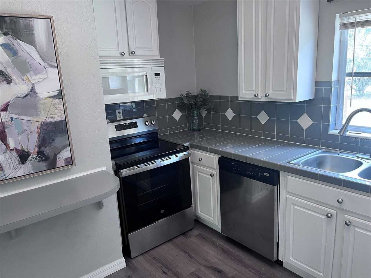 6524 48th Avenue Dr E - Photo 5 of 16