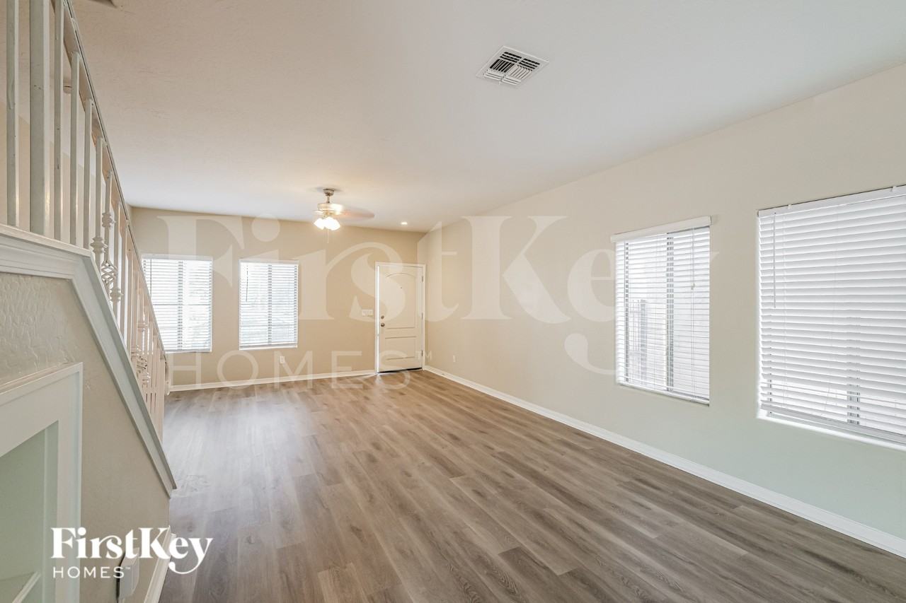 7111 N 27th Ln - Photo 3 of 19