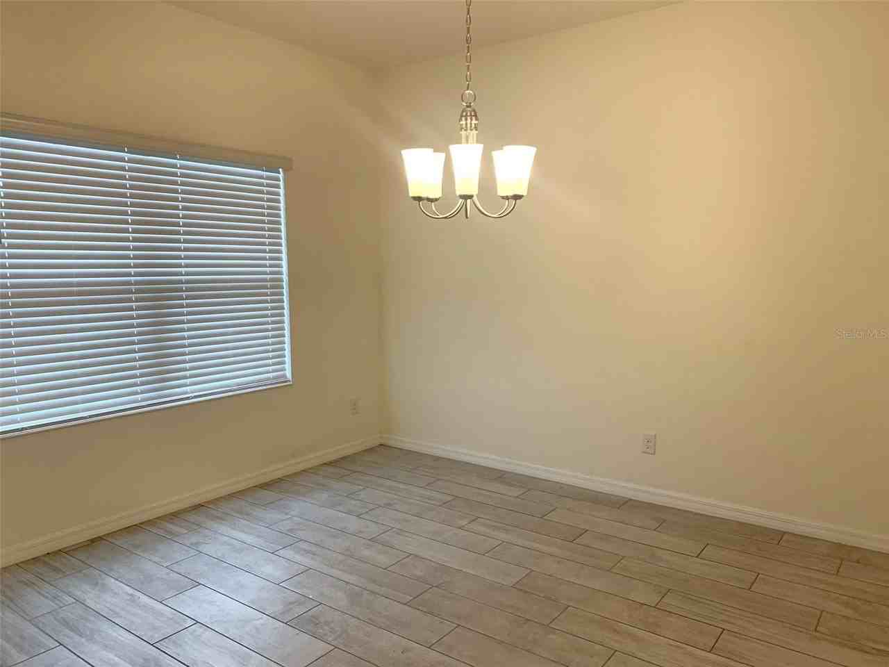 289 Antis Dr - Photo 3 of 20
