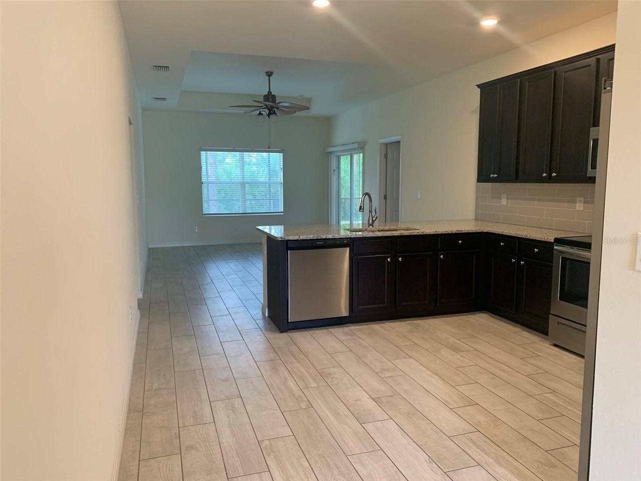 289 Antis Dr - Photo 4 of 20