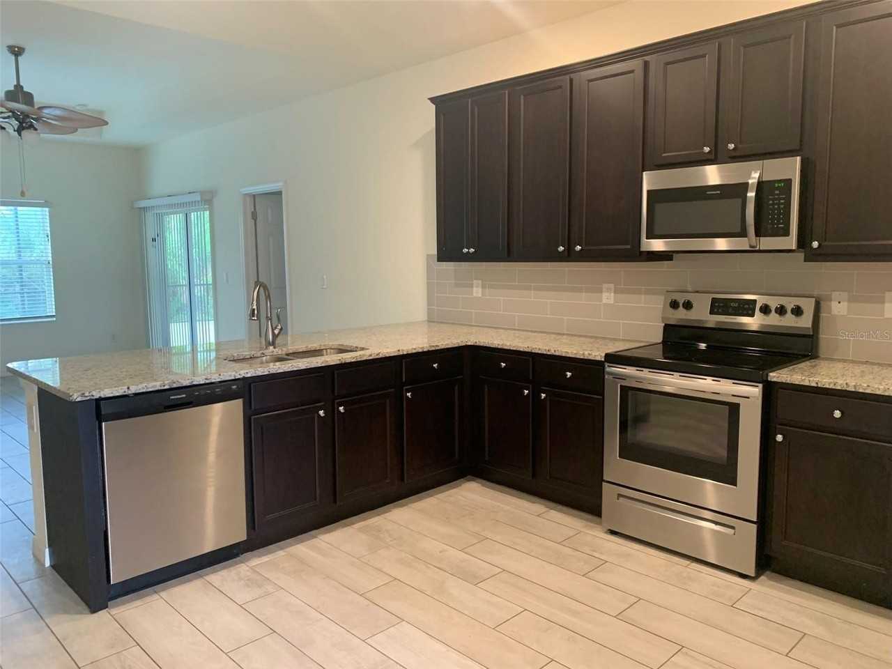289 Antis Dr - Photo 5 of 20