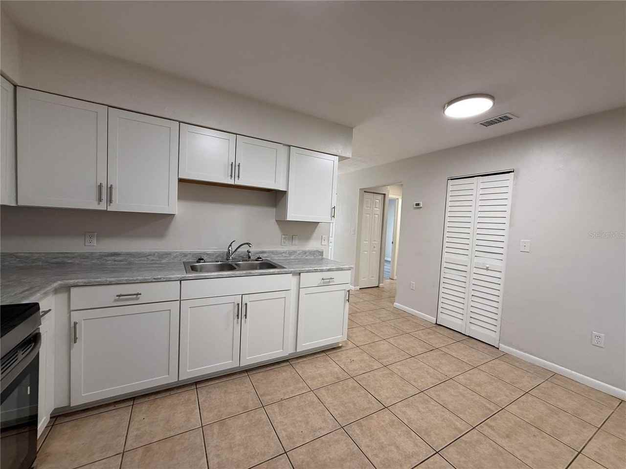 6104 Sw 12th Pl #3 - Photo 5 of 11