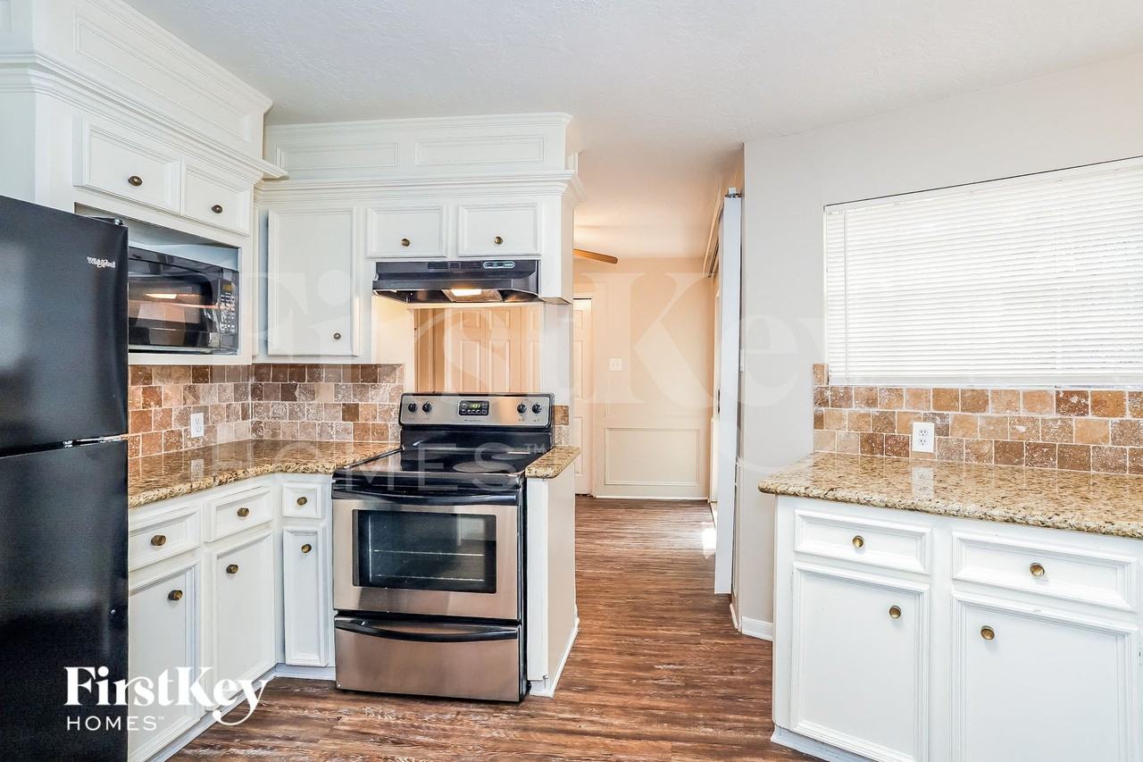 6511 Misty Spring Ln - Photo 6 of 15