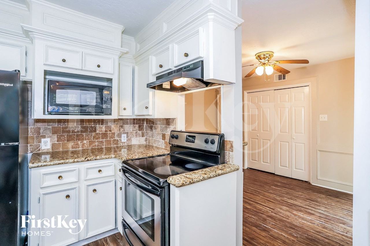 6511 Misty Spring Ln - Photo 7 of 15