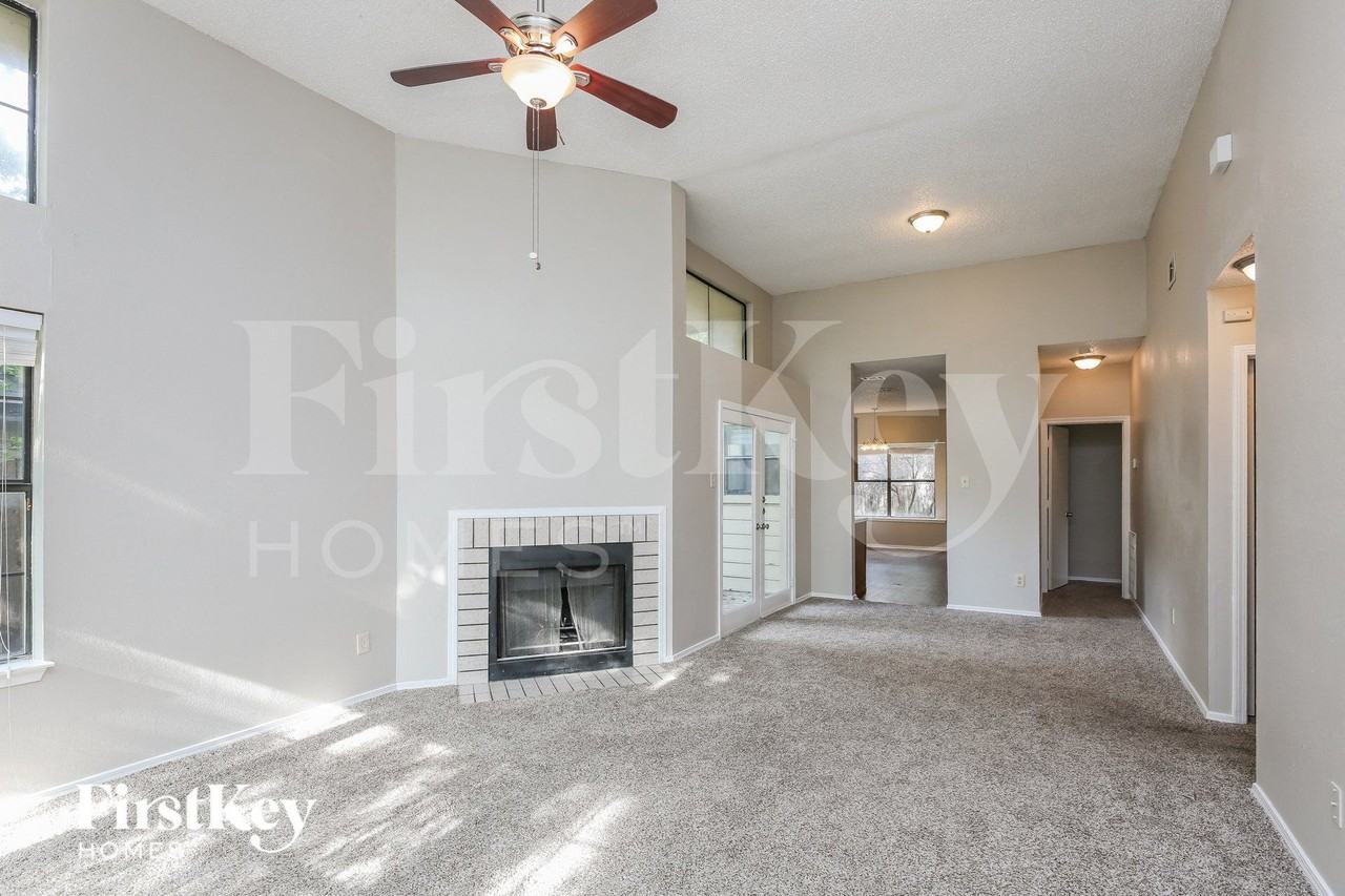 6216 Fairlane Dr - Photo 2 of 15