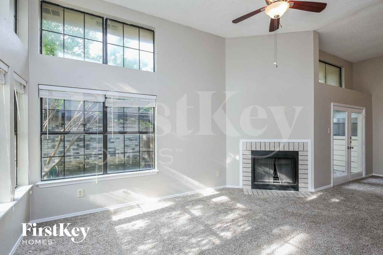 6216 Fairlane Dr - Photo 3 of 15