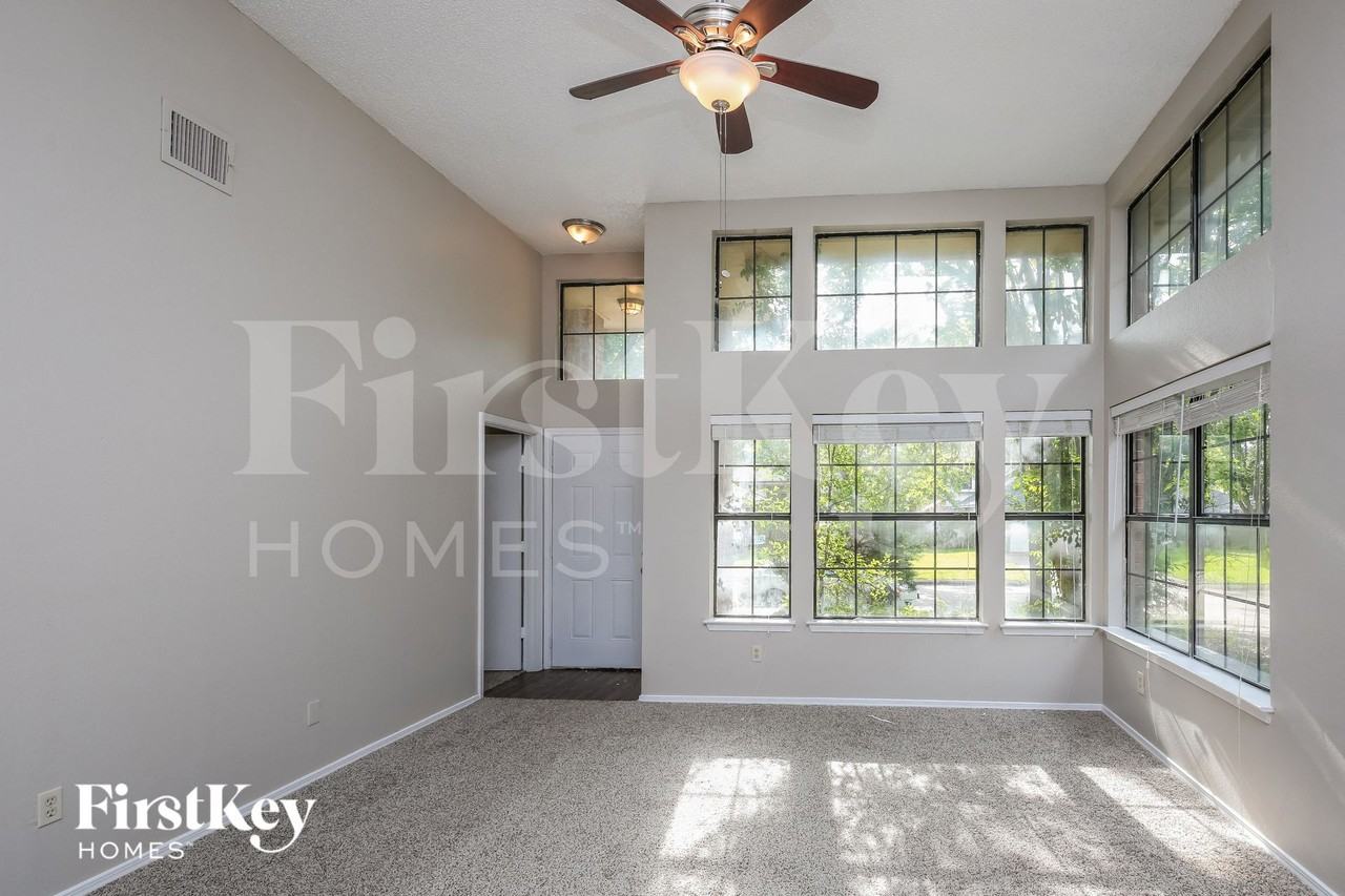 6216 Fairlane Dr - Photo 4 of 15