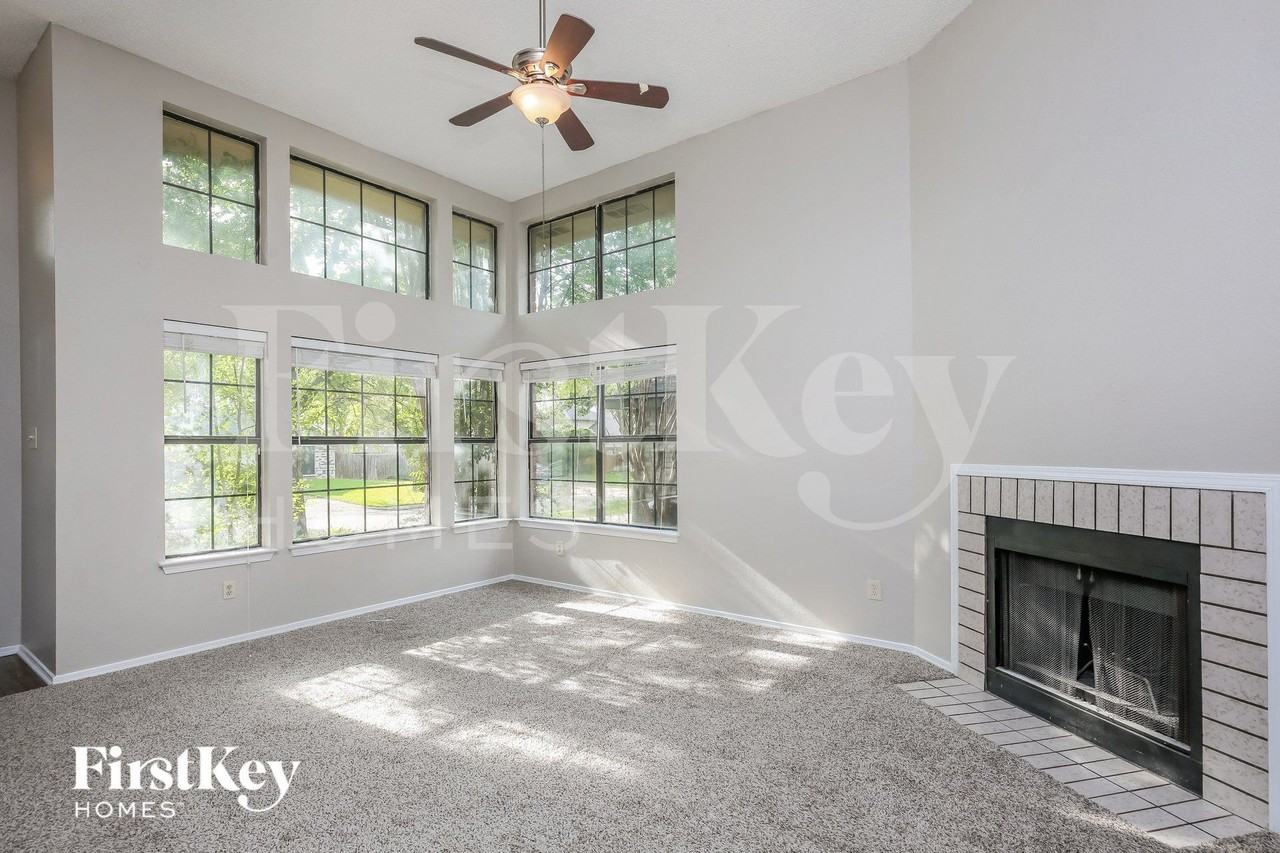 6216 Fairlane Dr - Photo 5 of 15