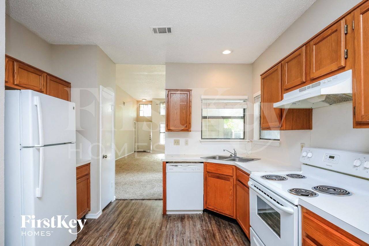 6216 Fairlane Dr - Photo 6 of 15