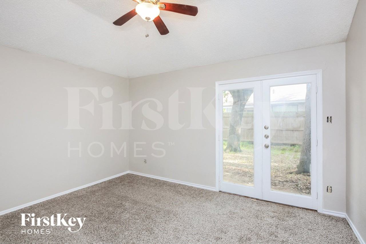 6216 Fairlane Dr - Photo 7 of 15