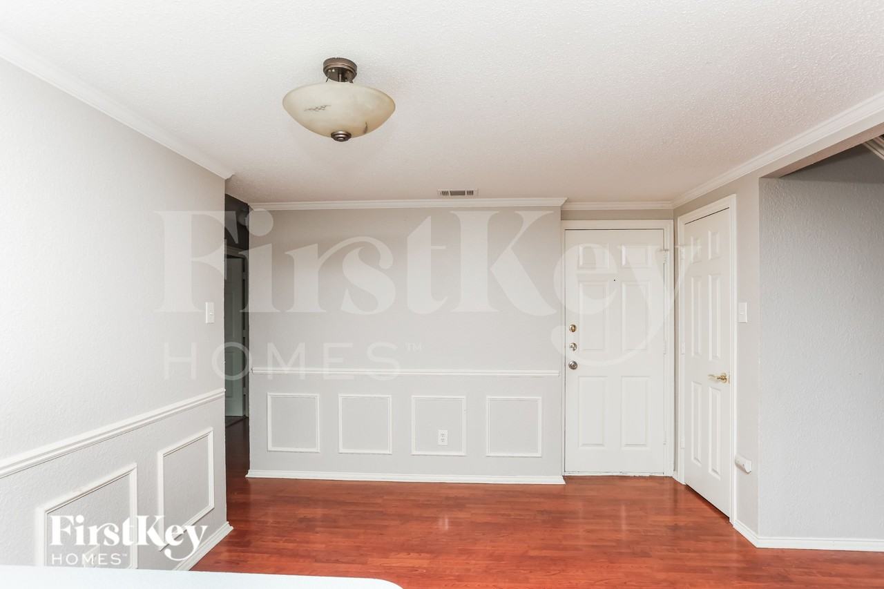 5902 Silverpoint Ct - Photo 5 of 19