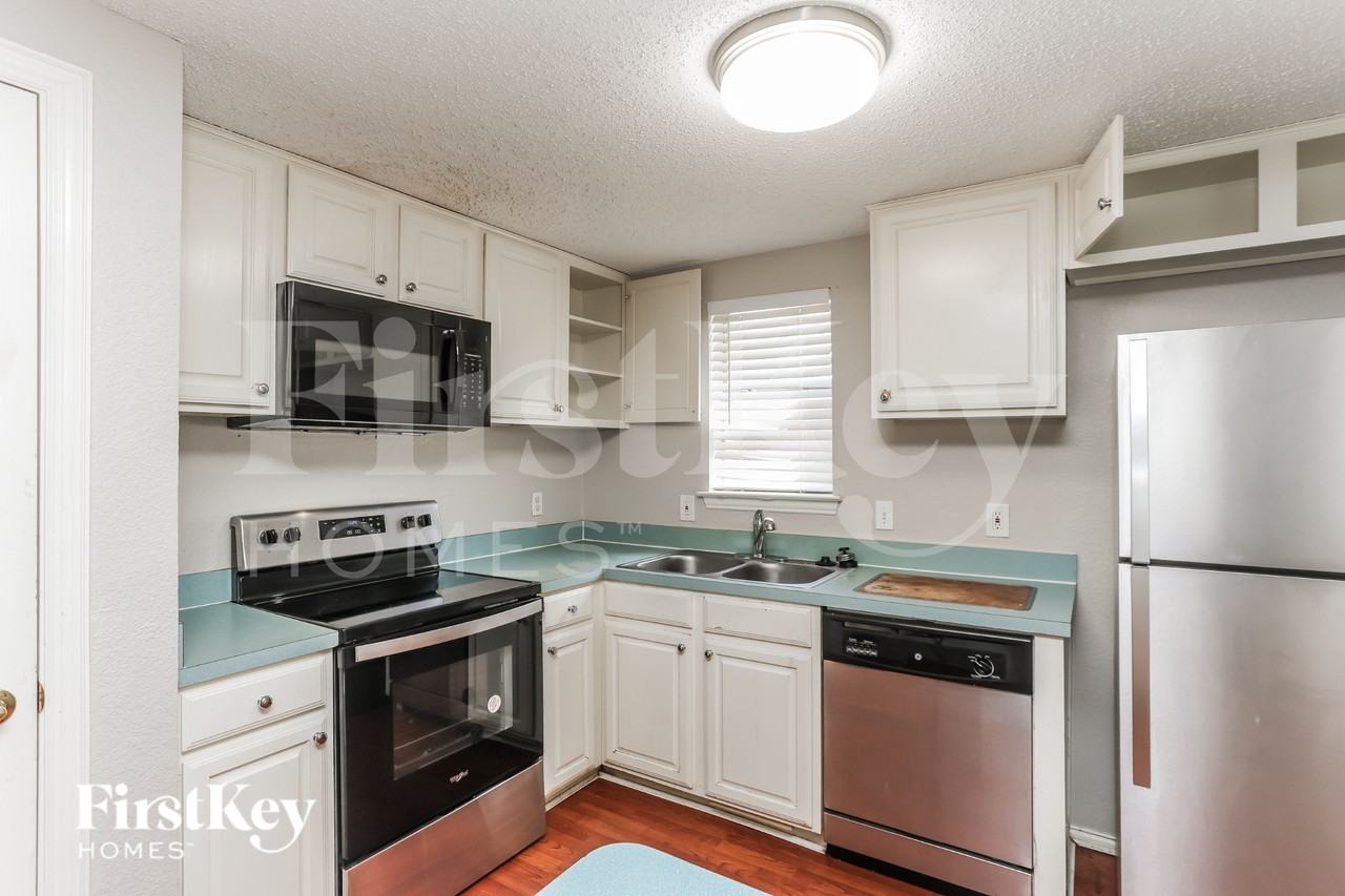 5902 Silverpoint Ct - Photo 7 of 19