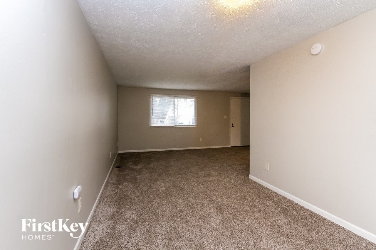 5717 Hacienda Ct - Photo 3 of 15