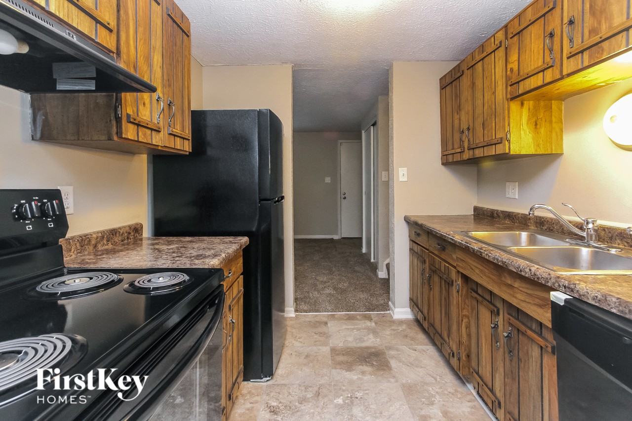 5717 Hacienda Ct - Photo 5 of 15