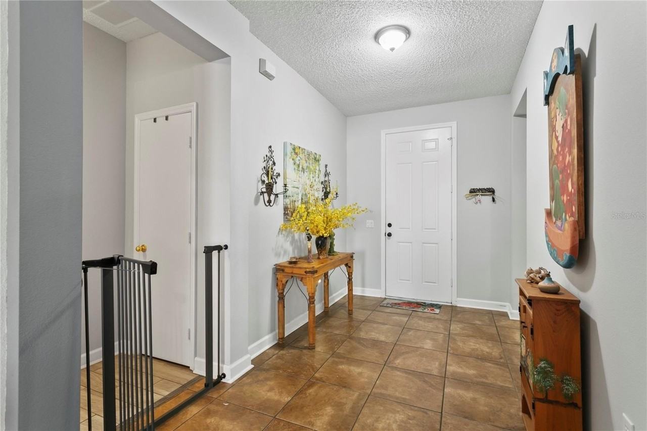 1010 Elderberry Dr - Photo 4 of 18