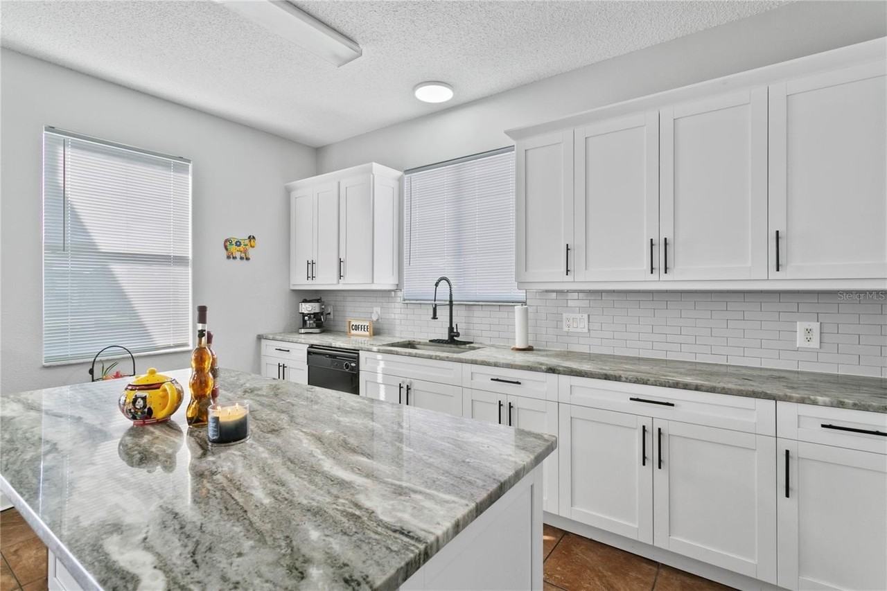 1010 Elderberry Dr - Photo 6 of 18