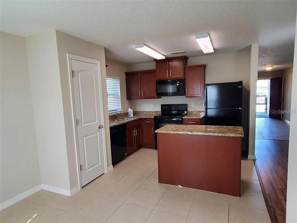 4567 Barbuda Dr - Photo 6 of 11