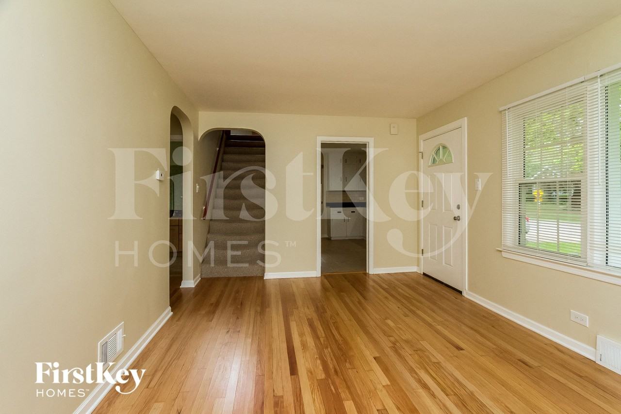 40 2nd St - Photo 3 of 15