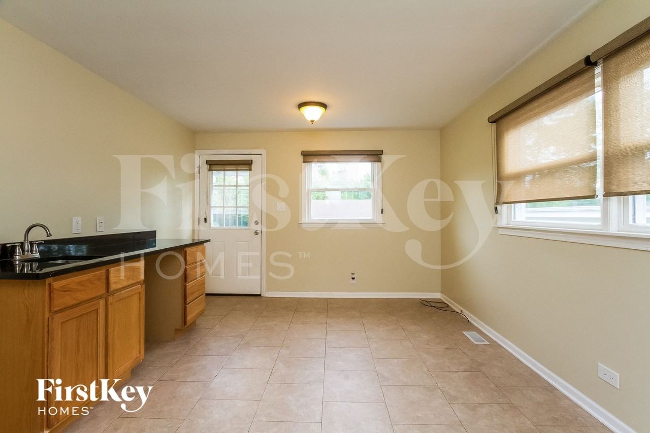 40 2nd St - Photo 4 of 15