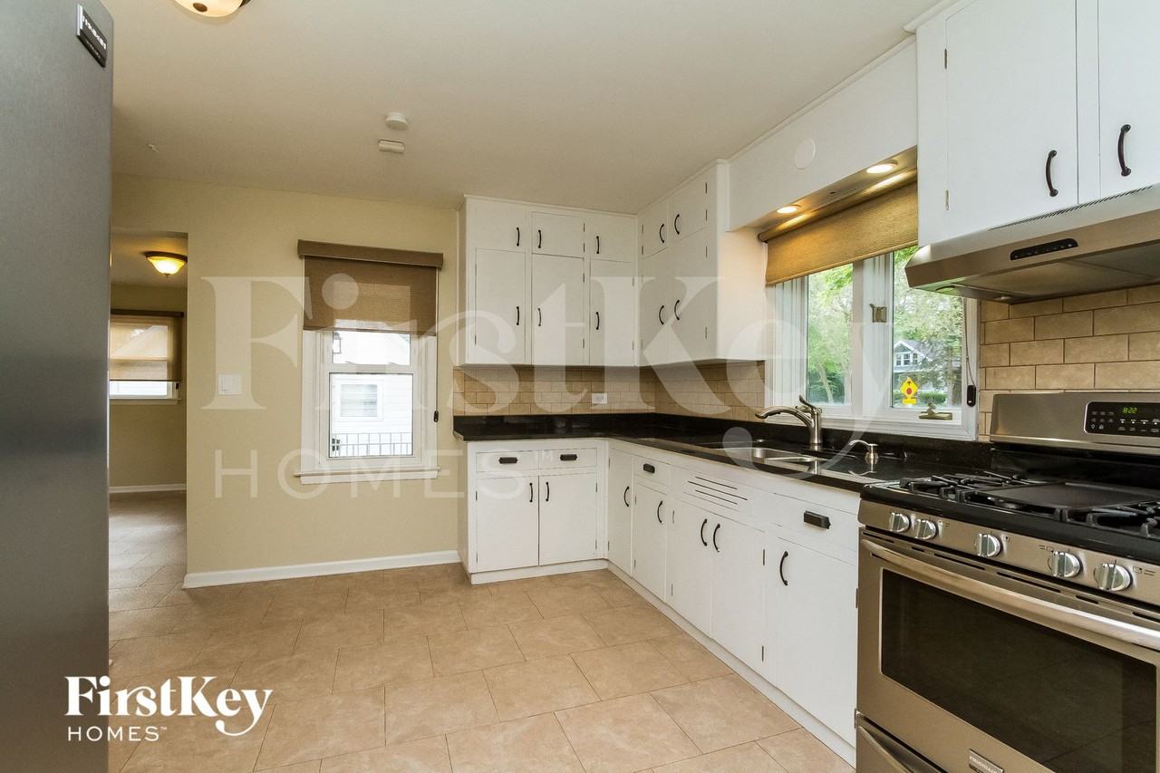 40 2nd St - Photo 6 of 15