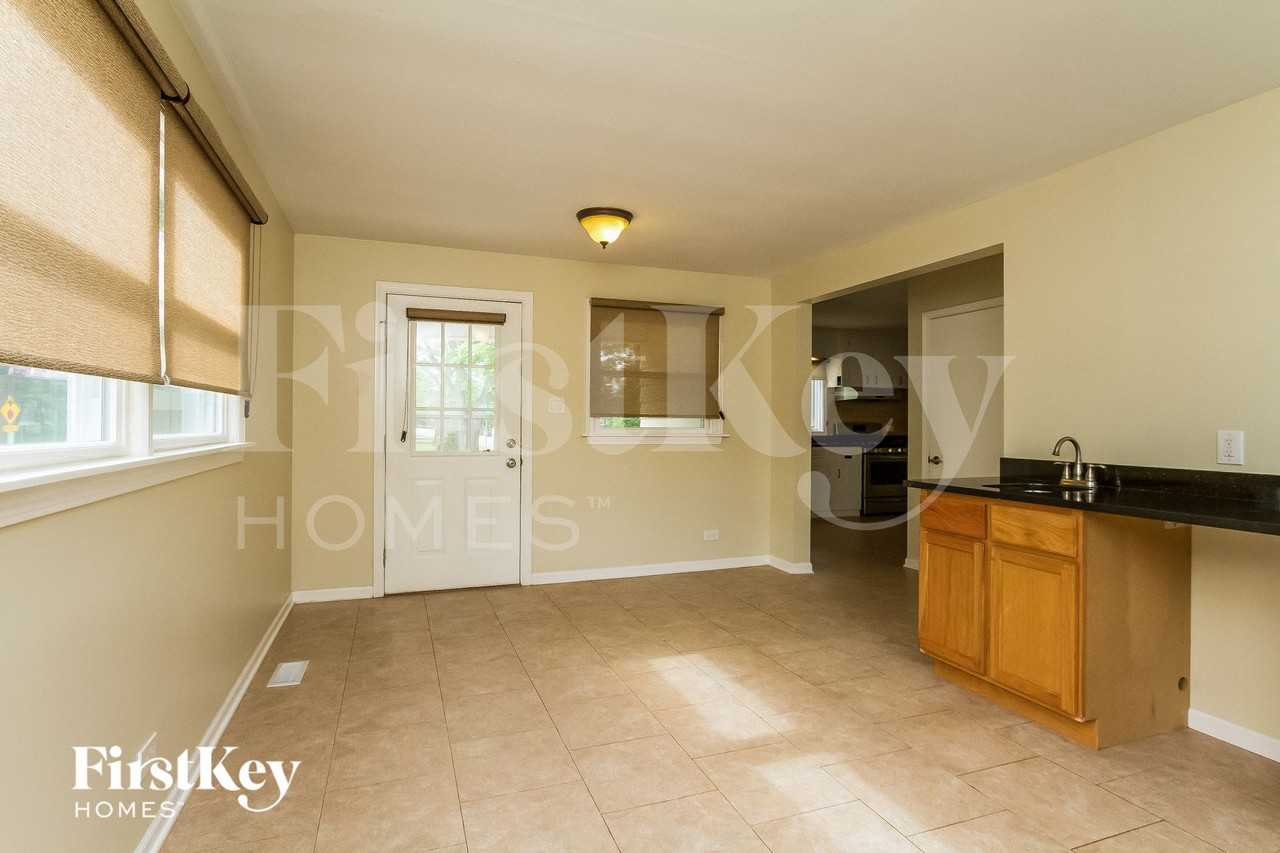 40 2nd St - Photo 7 of 15
