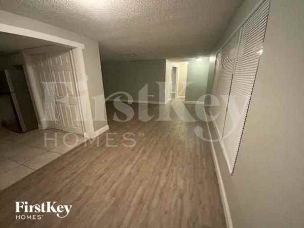 3641 Windham Dr - Photo 4 of 15