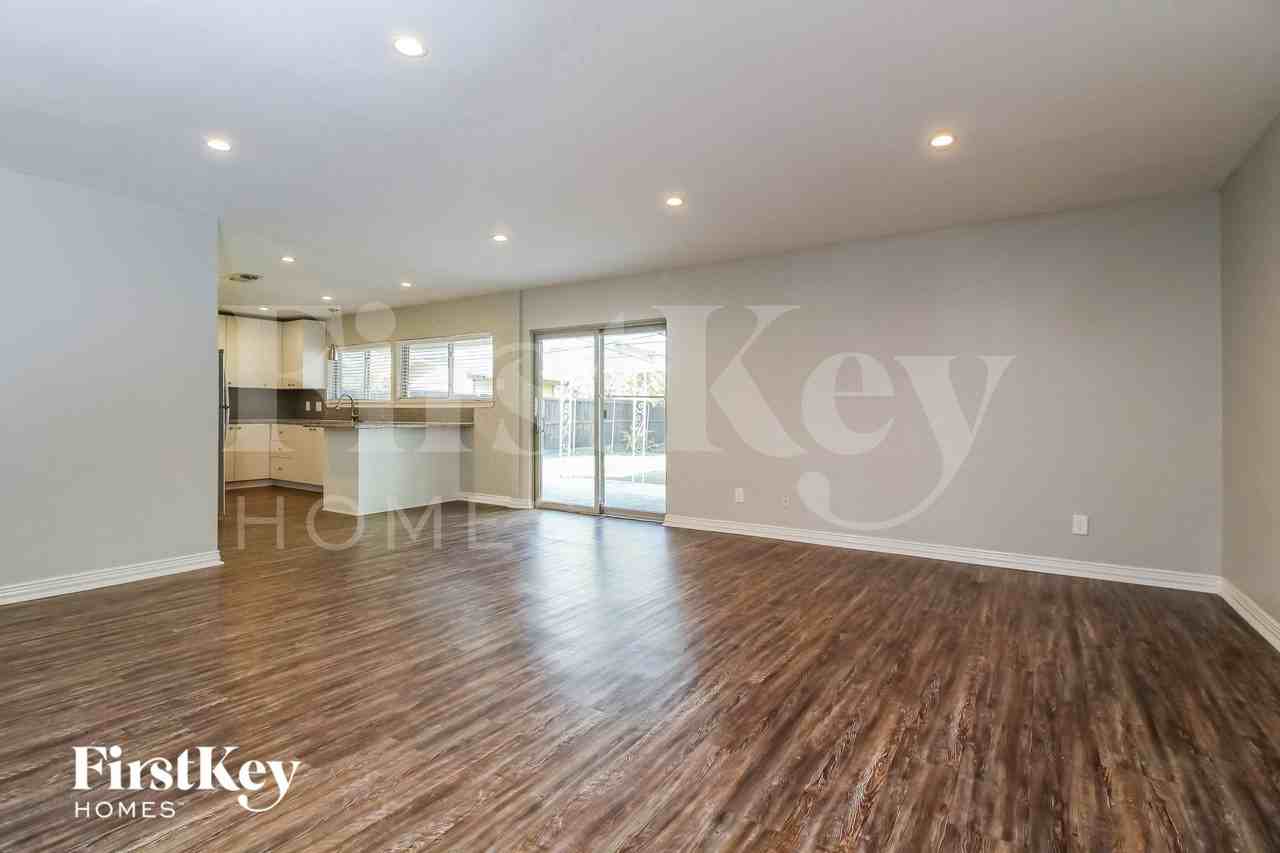 3529 Birchwood Ln - Photo 4 of 15