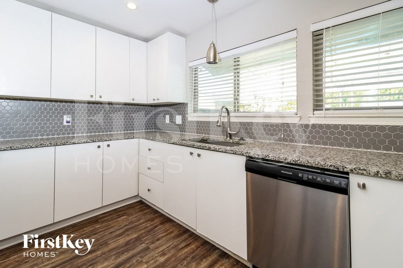 3529 Birchwood Ln - Photo 6 of 15