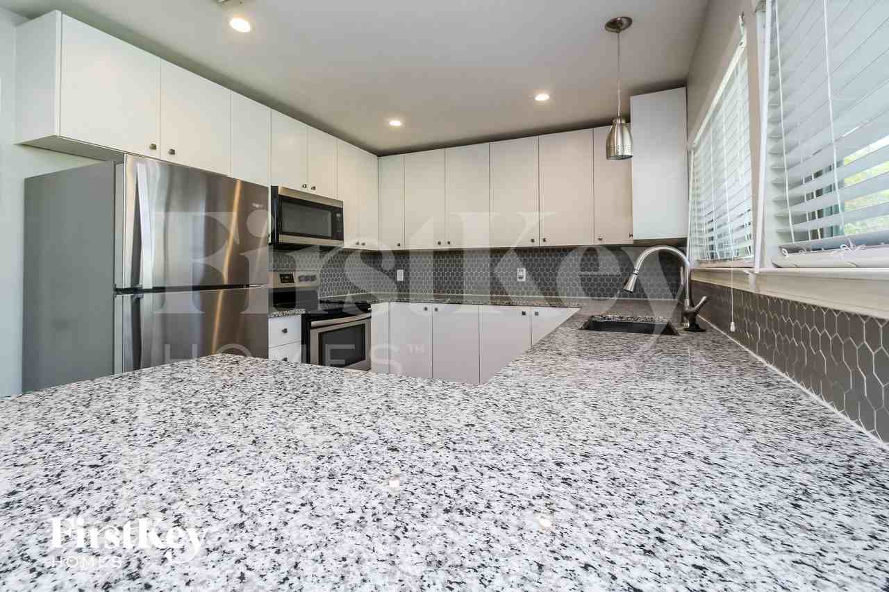 3529 Birchwood Ln - Photo 7 of 15