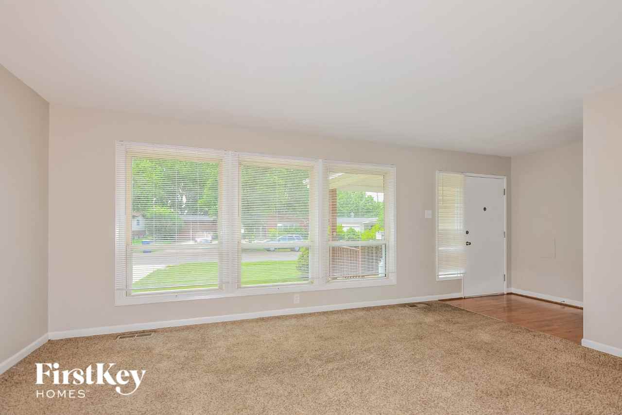 3245 Santiago Dr - Photo 4 of 16