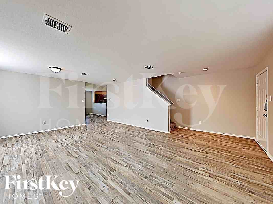 2801 Spencer Cir - Photo 2 of 17