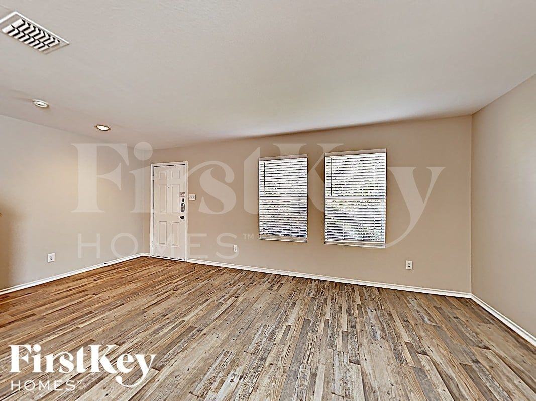 2801 Spencer Cir - Photo 4 of 17