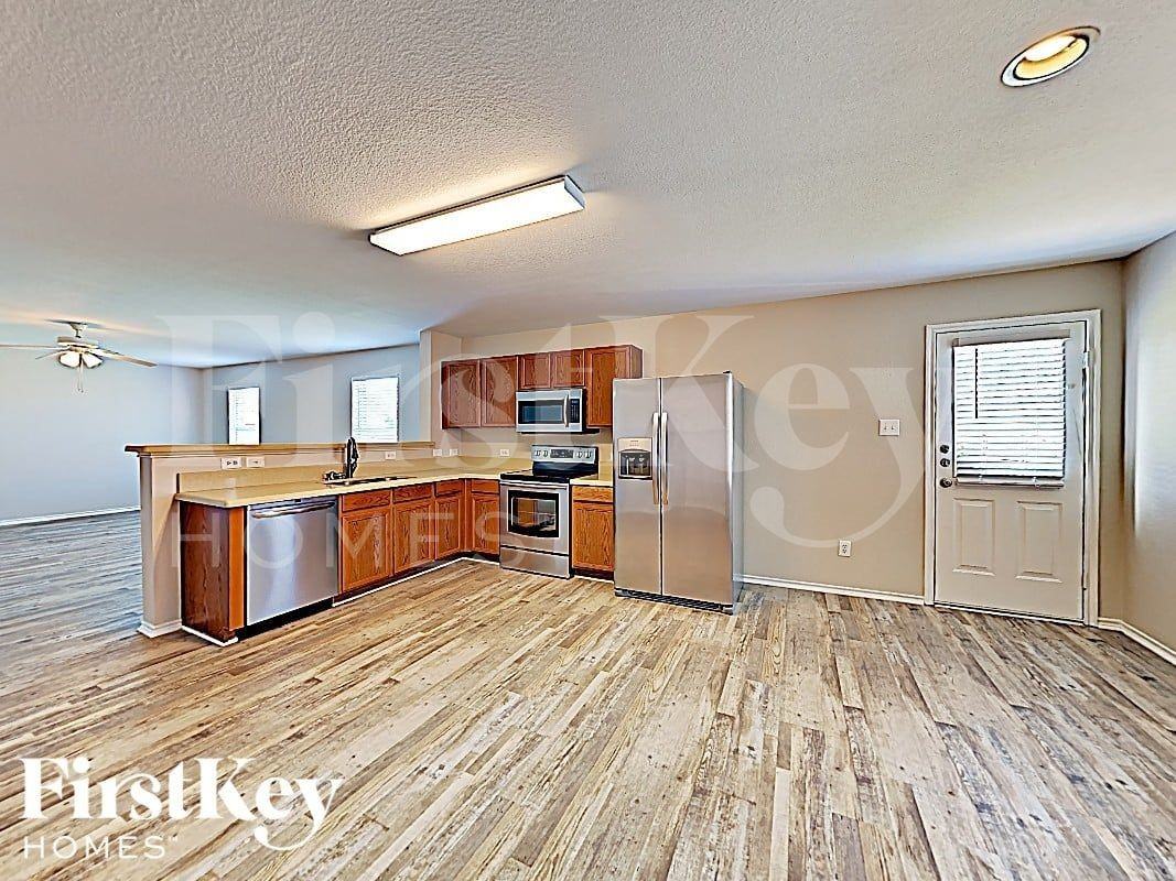 2801 Spencer Cir - Photo 5 of 17