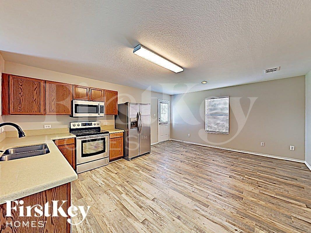2801 Spencer Cir - Photo 6 of 17