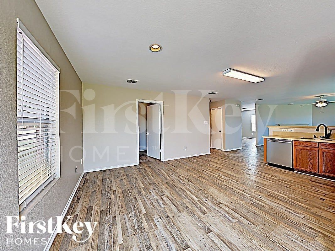 2801 Spencer Cir - Photo 7 of 17
