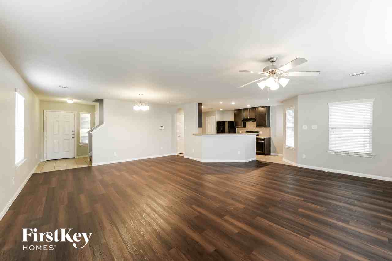 2427 Gianna Way - Photo 3 of 15