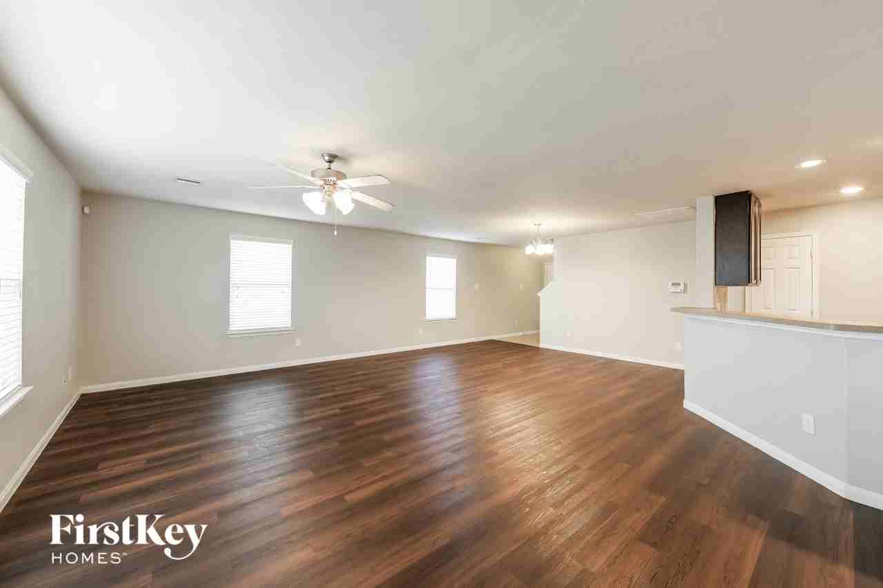 2427 Gianna Way - Photo 4 of 15