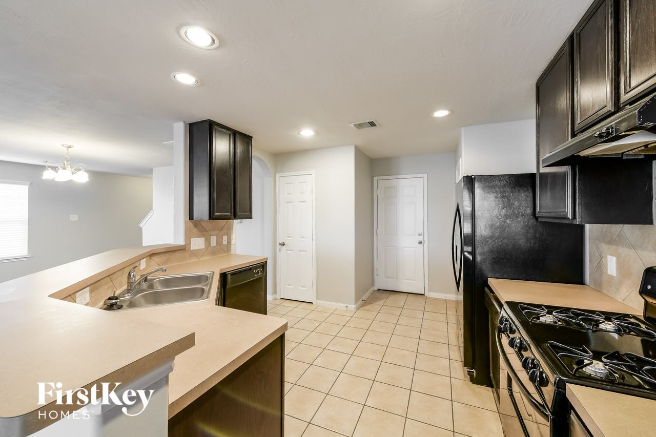 2427 Gianna Way - Photo 6 of 15