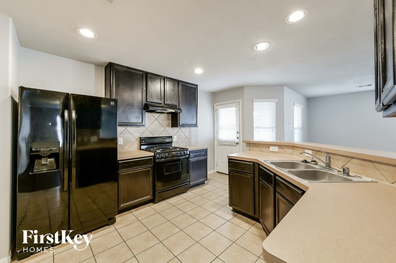 2427 Gianna Way - Photo 7 of 15