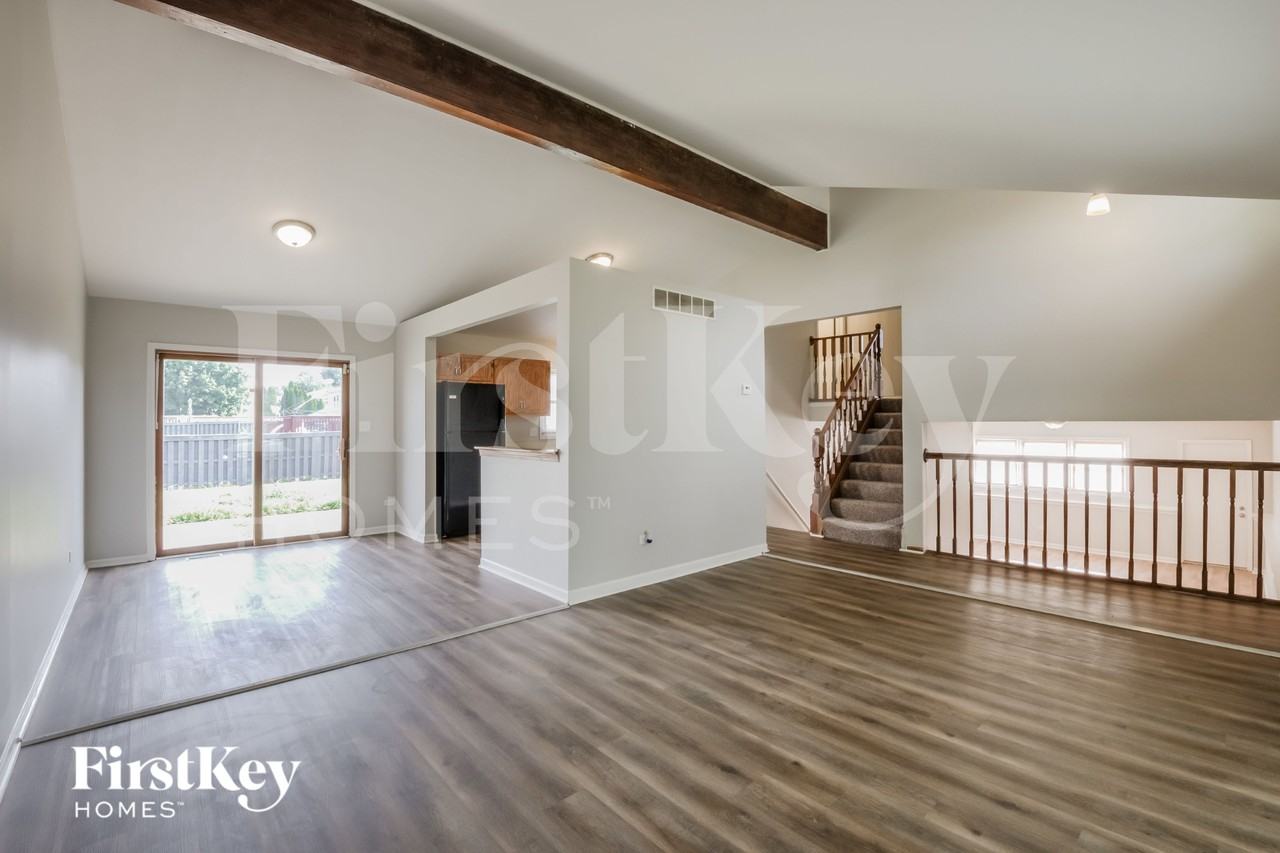 2416 Waterford Dr - Photo 3 of 15