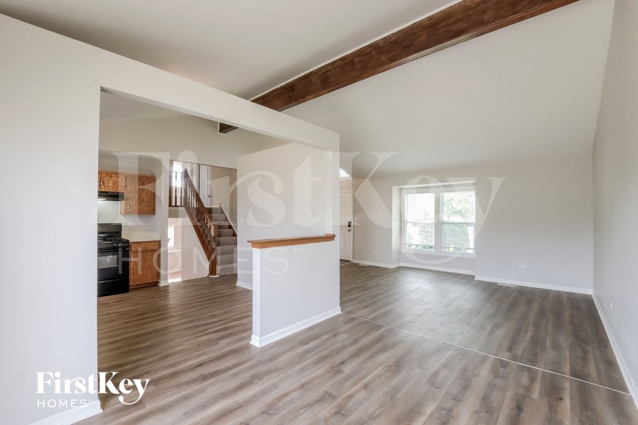 2416 Waterford Dr - Photo 5 of 15