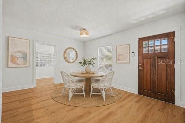 4704 W Lawn Ave - Photo 3 of 17