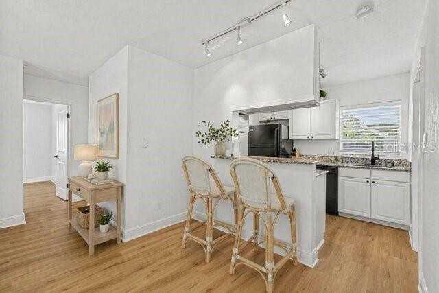 4704 W Lawn Ave - Photo 4 of 17