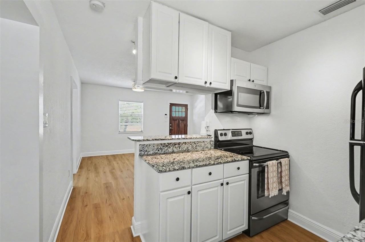 4704 W Lawn Ave - Photo 6 of 17