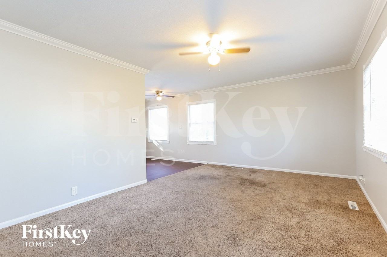 203 Caddy Ave - Photo 3 of 14