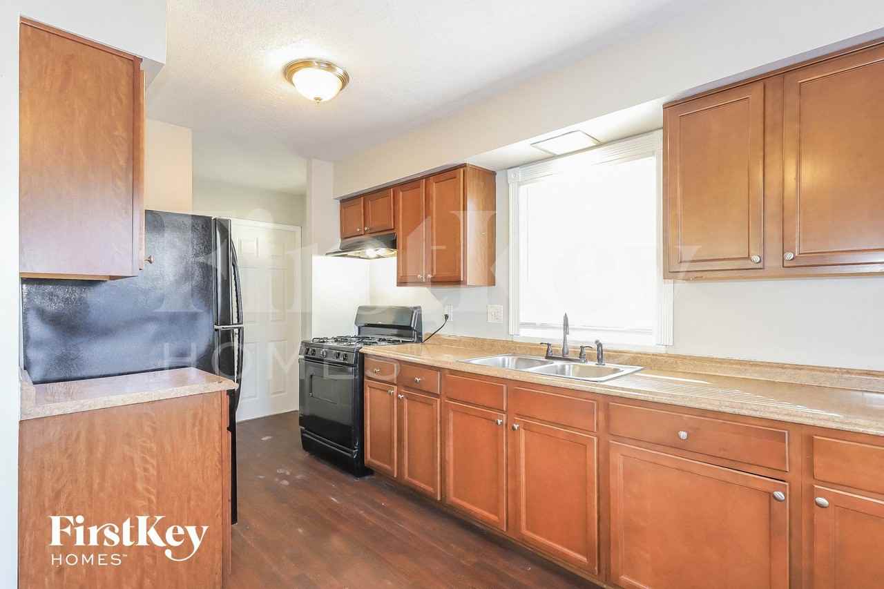 203 Caddy Ave - Photo 4 of 14