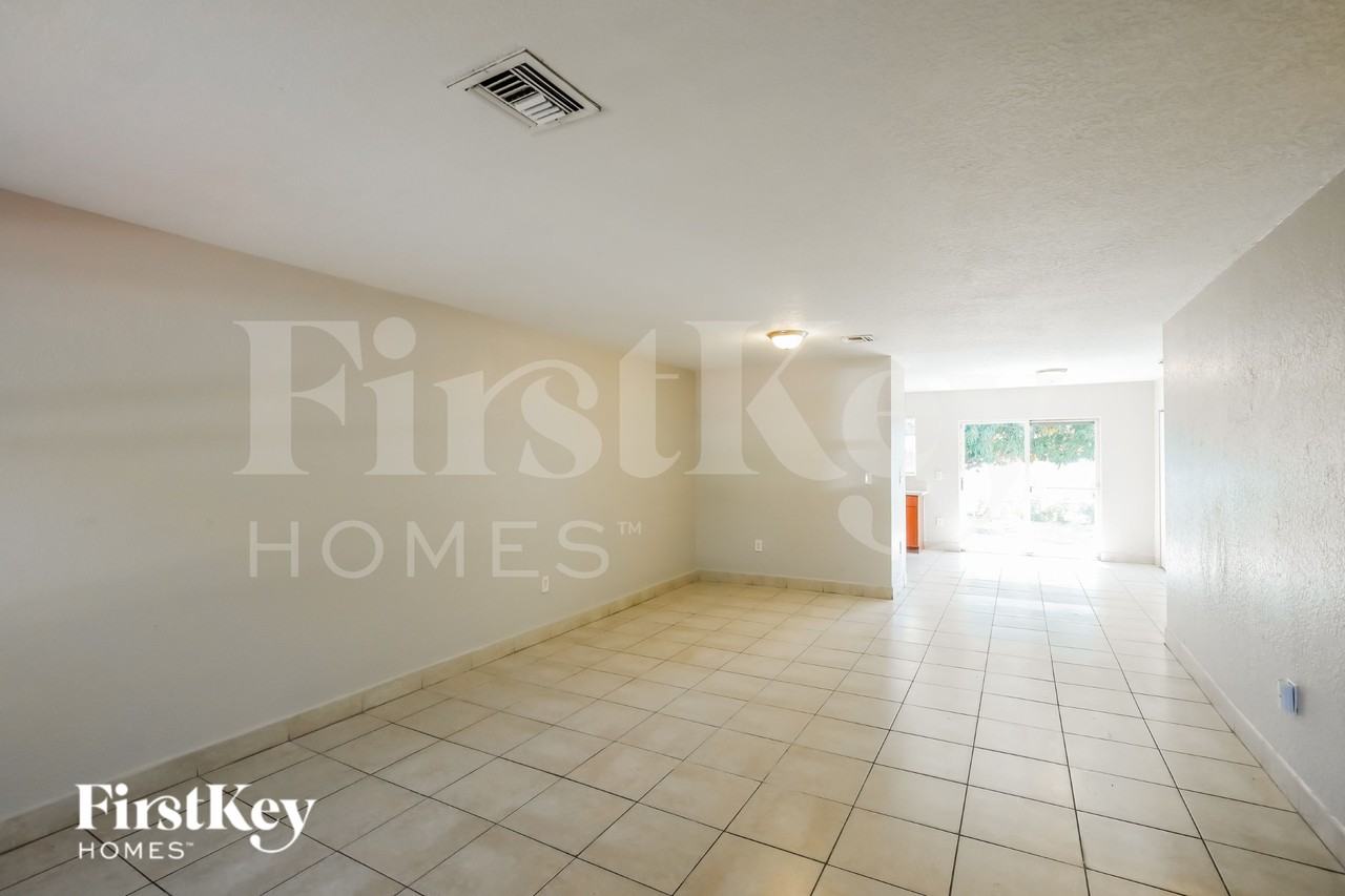 19420 Nw 32nd Ave - Photo 2 of 19