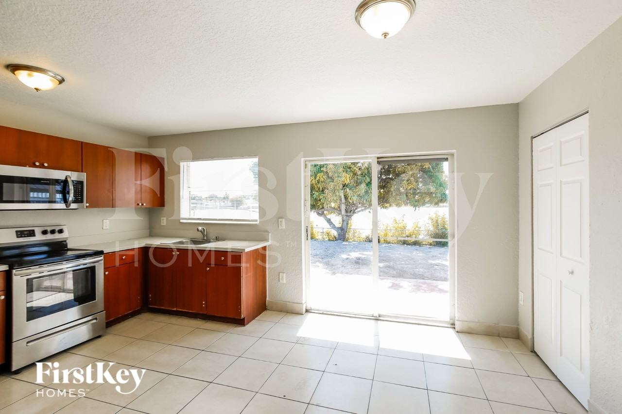 19420 Nw 32nd Ave - Photo 5 of 19